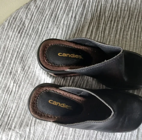 Candie's Black Leather Mules Classic Slip-On Design / Woodem Wedge Heal / Size 5 - Picture 4 of 5